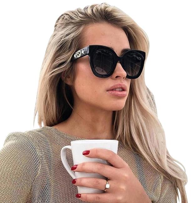 Lentes de sol GG0208S 001 Square Oversized Negro Gris Degradado