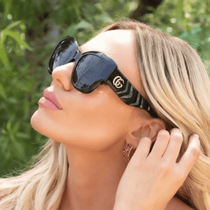 Lentes de sol GG0808S 001 Square Shape Negro Dorado
